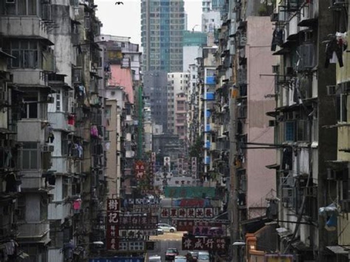 17 Scary Images Of The Hong Kong Housing Crisis