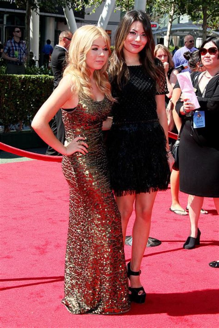 Are miranda cosgrove and jennette mccurdy still friends?