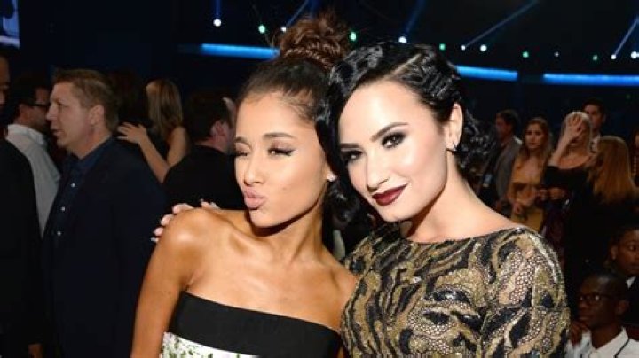 Ariana Grande Sweetly Calls Out Demi Lovato For Not Answering Her Texts: ‘Love U’
