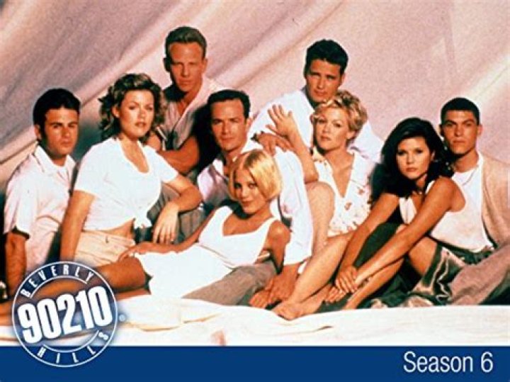 Beverly Hills, 90210’s Kathleen Robertson: ‘Tori Spelling Is Amazing!’