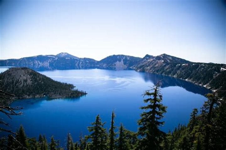 Can a lake have undercurrents?