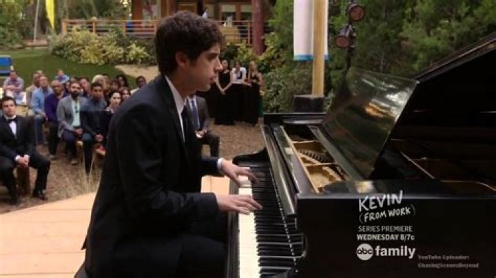 Can Brandon on The Fosters really play piano?