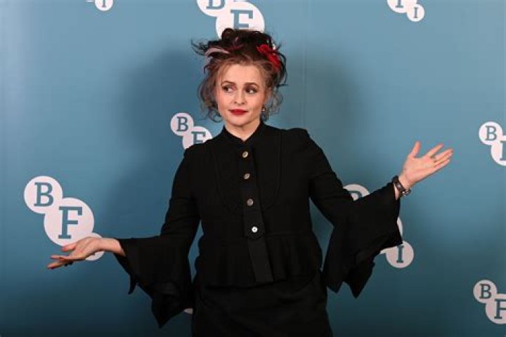 Can helena bonham carter play piano?