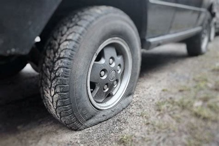 Can you drive on a flat tire?