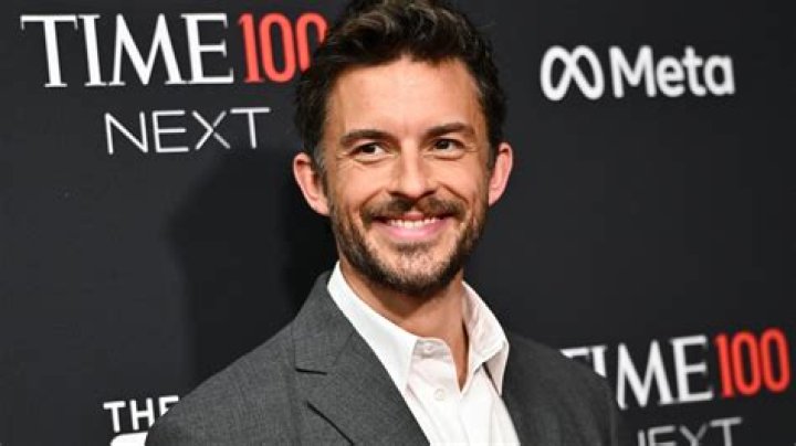 Chrissy Teigen Hilariously Reacts to John Legend’s ~Sexiest Man Alive~ Elf Strip Tease