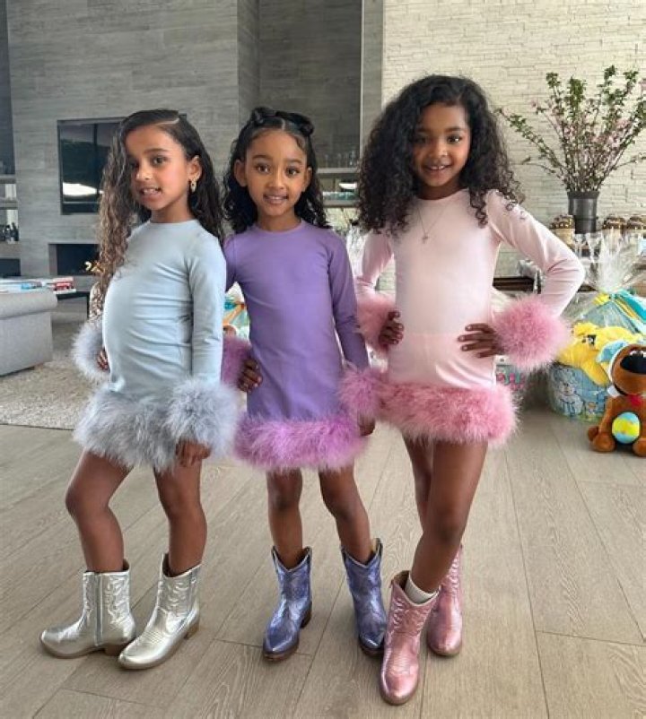 Cute Girl SummerChicago West and True Thompson Enjoying Snacks Together on Vacation Is a Total Mood