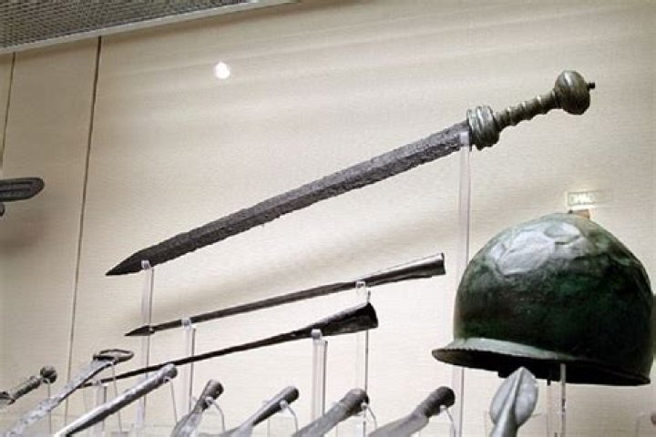 Did romans use battle axes?