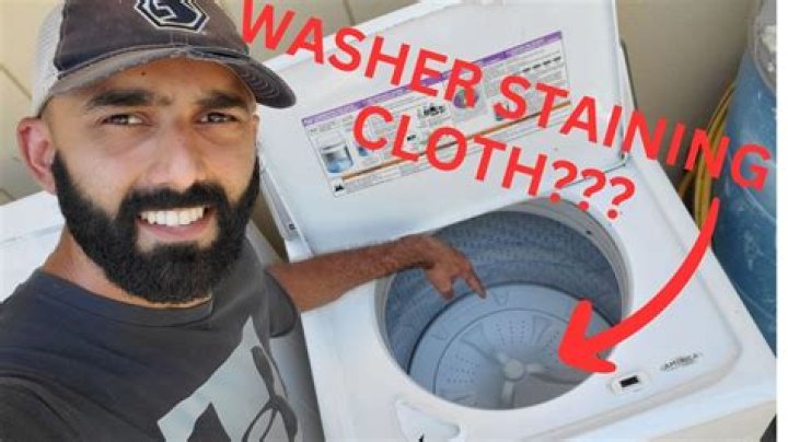 Do clothes get cleaner in hot water?