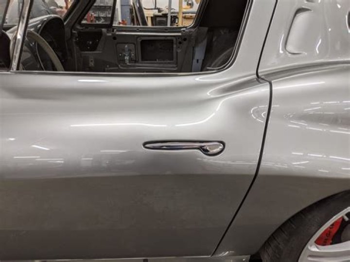 Do teslas have kindig door handles?