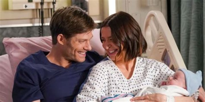 Does amelia have links baby?
