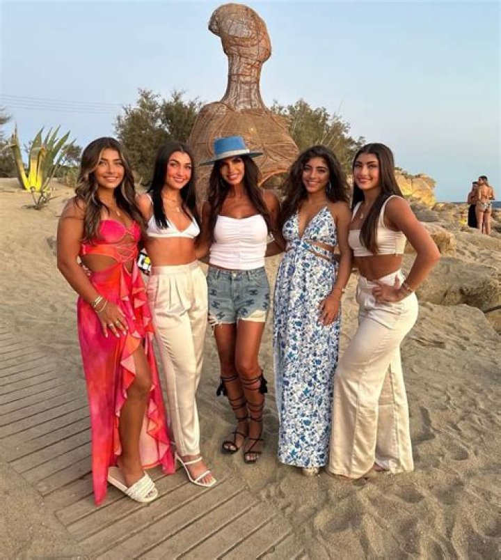 Does Gia Giudice get paid? – Celebrity.fm – #1 Official Stars, Business & People Network, Wiki, Success story, Biography & Quotes