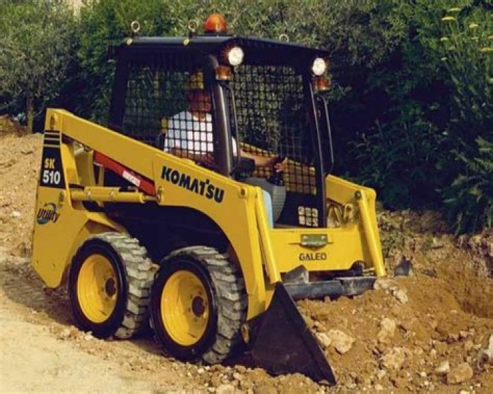 Does komatsu make skid steers?