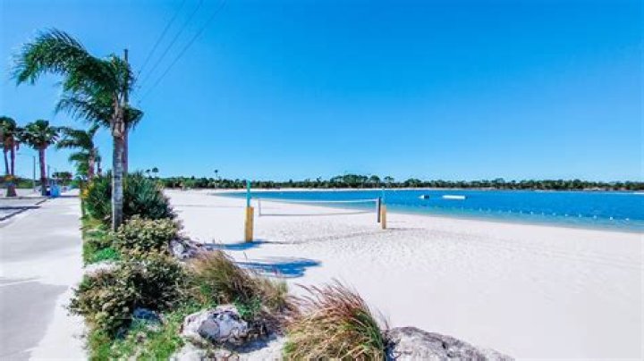 Does livorno have a beach?