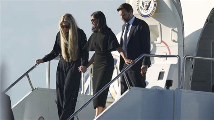 Does president kirkman date dr frost?