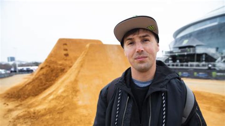 Does scotty cranmer still bmx?