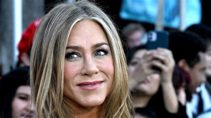 ExclusiveJennifer Aniston’s Colorist Michael Canalé Reveals the Actress’ Healthy Hair Secrets