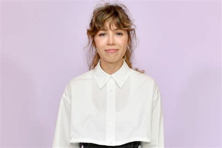 ExclusiveModel Iskra Lawrence Reveals She Got Pregnant While on Birth Control: ‘Boom, Surprise!’