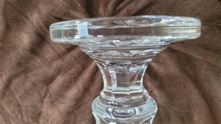 How can you tell if a vase is Waterford Crystal?