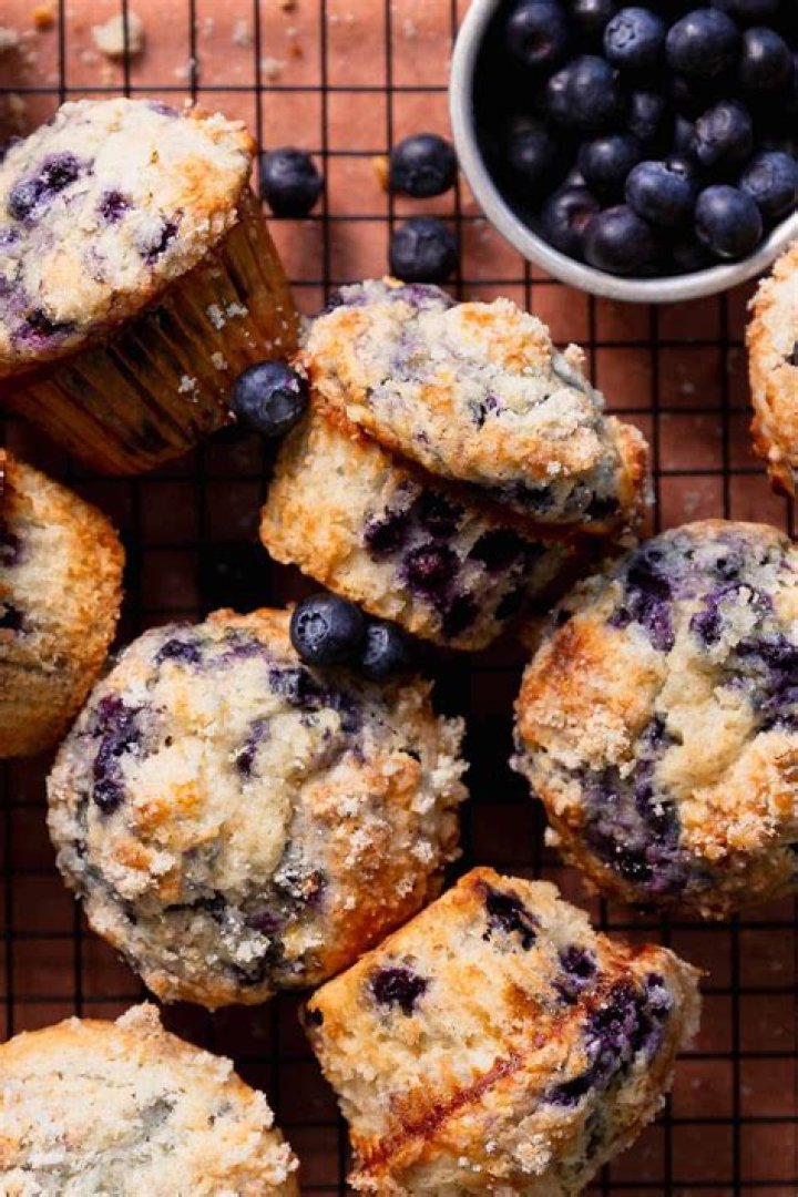 How many calories is a large blueberry muffin?