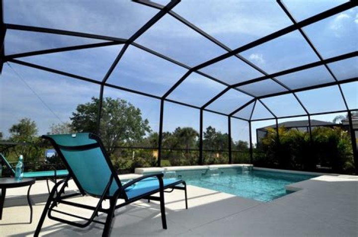 How much does a screened in pool enclosure cost?