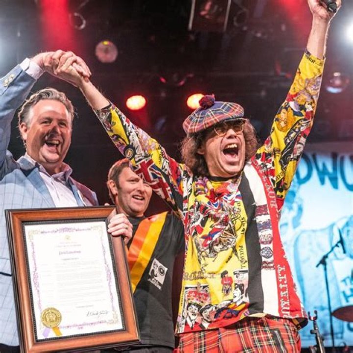 How old is nardwuar?