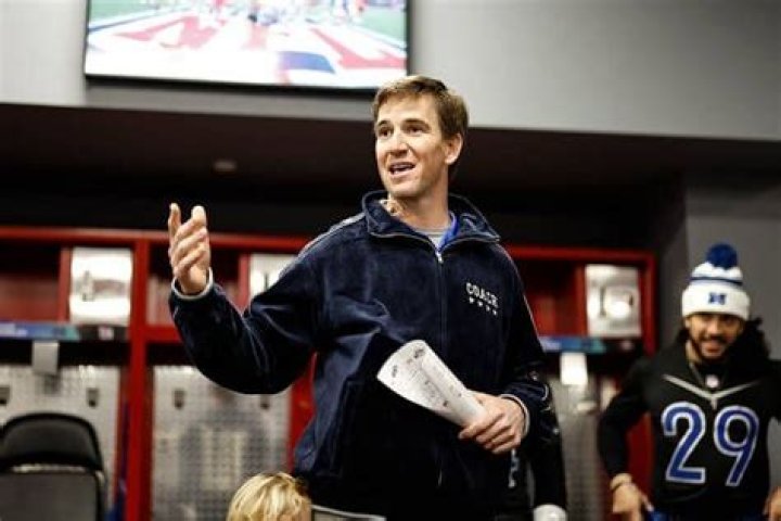 How tall is Eli Manning