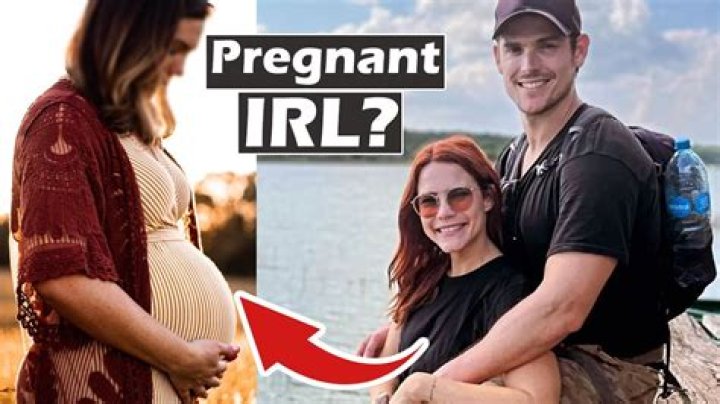 Is amelia pregnant in real life?