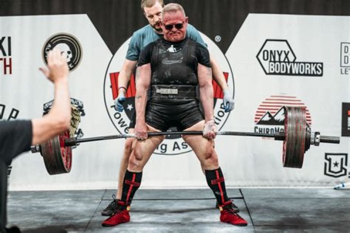 Is hitching allowed in powerlifting?