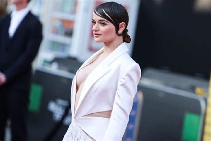 Joey King’s Braless Pictures Will Take Your Breath Away! See Her Most Stunning Photo Without a Bra