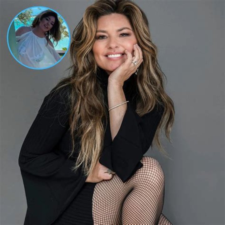 Man! Shania Feels Like a Woman ~In a Bikini~: See the Queen of Country Pop’s Best Swimsuit Photos