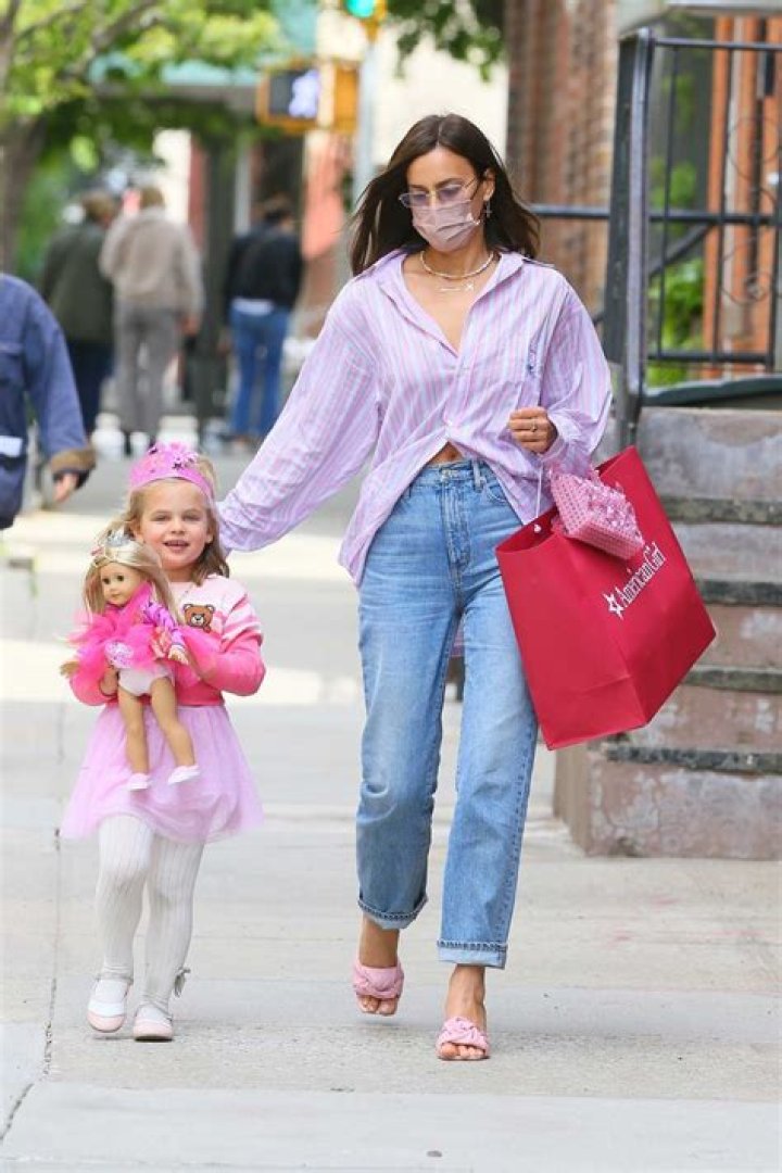 Mommy Duty! Irina Shayk Takes Her Daughter Lea to Art Class in Los Angeles
