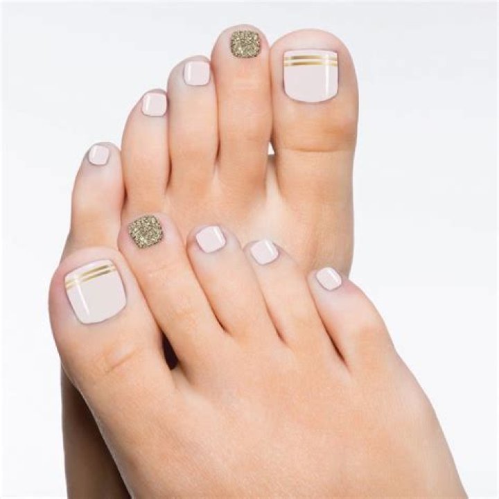 Nail Your Look: Nude With Gold Accents