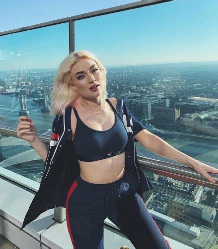 Naomi Jon Biography | Age, Wiki, Net worth, Bio, Height, Boyfriend?|