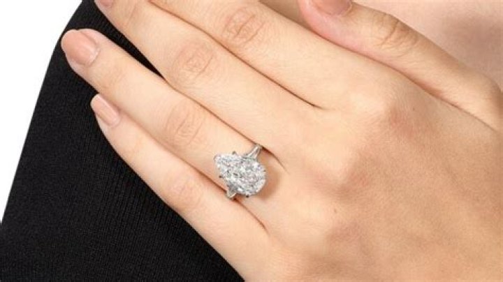 Nicki Minaj’s Huge Engagement Ring Is ’15-17′ Carats and Worth ‘Easily Over $1 Million,’ Expert Says