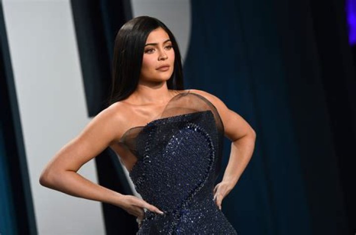#Relatable: Kylie Jenner Admits She ‘Couldn’t Really Sit’ in Her ‘Vanity Fair’ Oscars Afterparty Dress