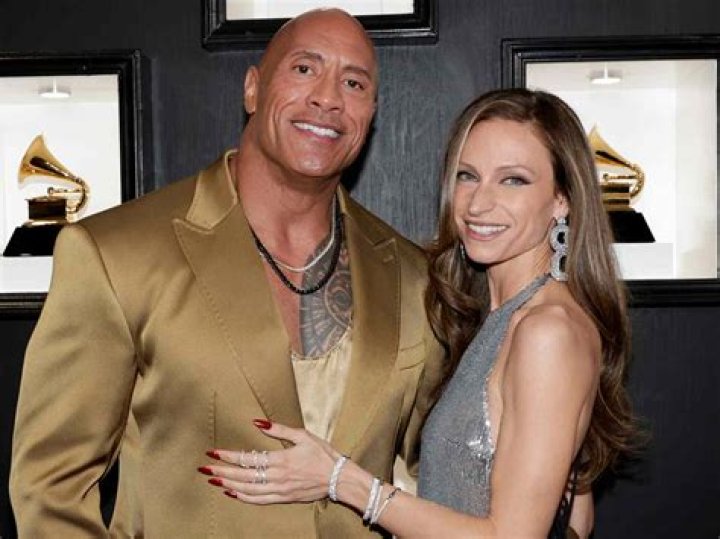 REPORTDwayne Johnson’s Girlfriend Lauren Hashian is Expecting a Baby!