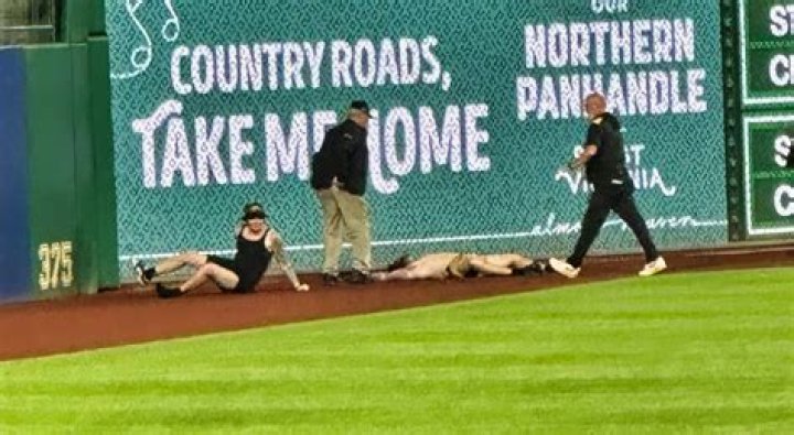 Seemingly Drunk LSU Fan Strolls Onto Field Mid-Play Without Difficulty