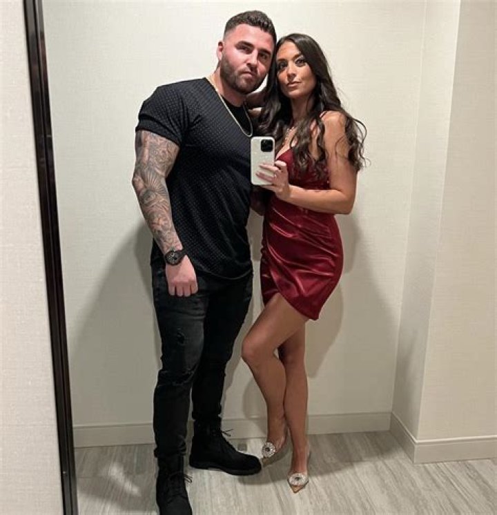 She Loves the Shore! Sammi Sweetheart’s Bikini and Swimsuit Photos Are Stunning