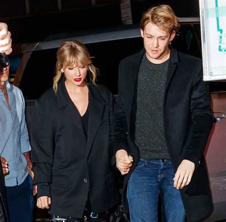 Taylor Swift’s ‘You’re Losing Me’ Seemingly Hints at Reason Behind Joe Alwyn Split: Lyrics Meaning