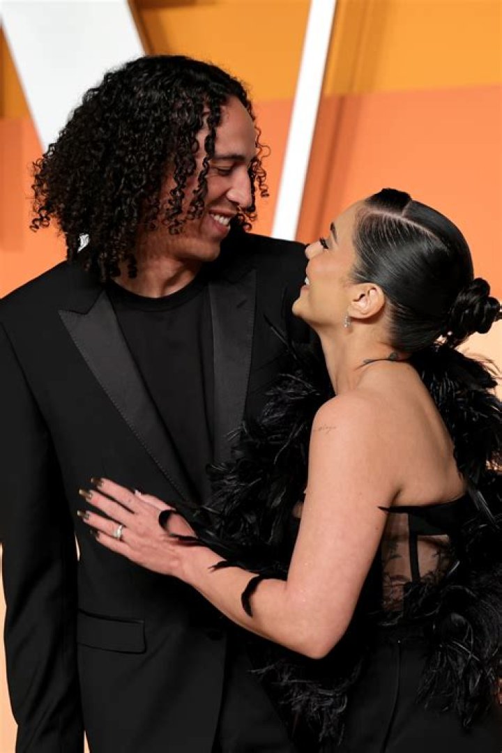 Vanessa Hudgens And Her BF Austin Butler Look Winter Chic While Out In LA