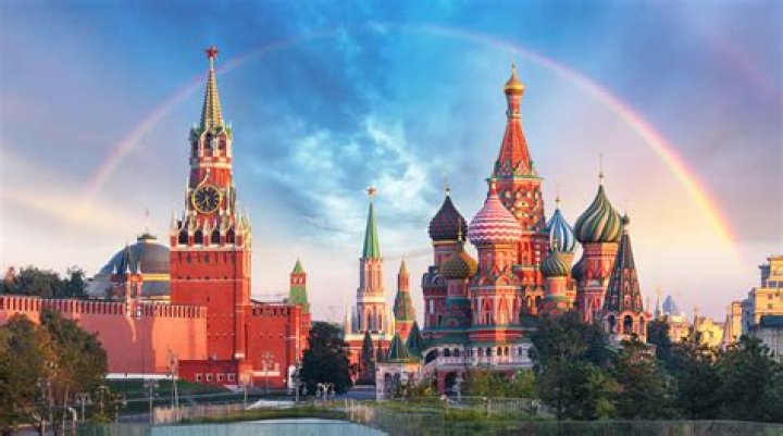 What situated on red square in moscow?