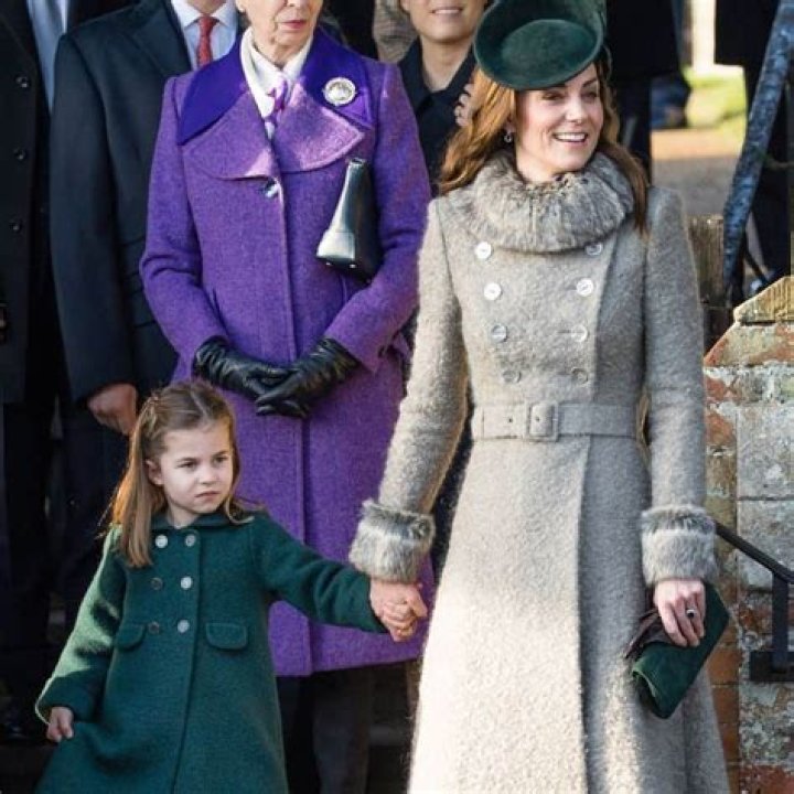 When to curtsy to the queen?