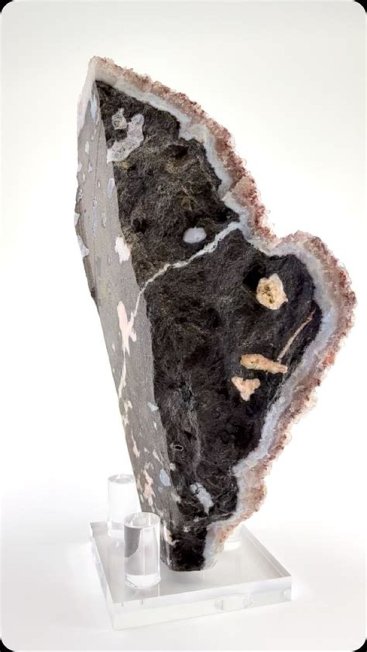 When was apophyllite discovered?