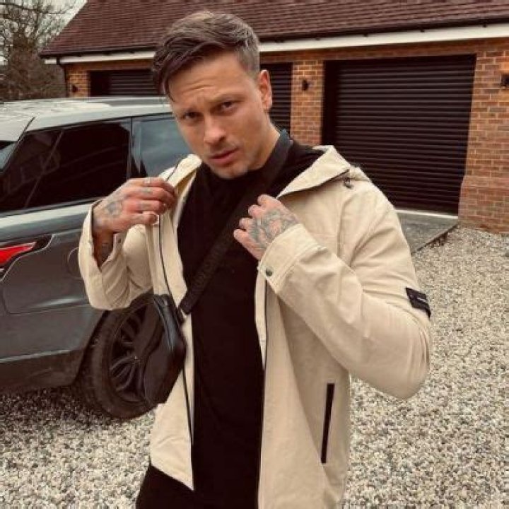 Who is Alex Bowen? Wiki, Biography, Age, Wife, Net worth, Family, Height & More