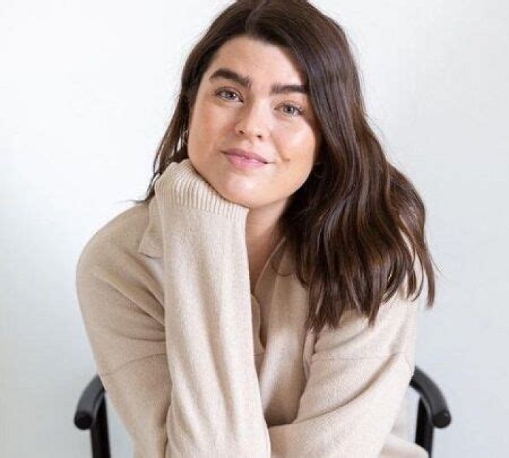 Who is Anna Edit? Wiki, Age, Husband, Bio & Facts About Blogger