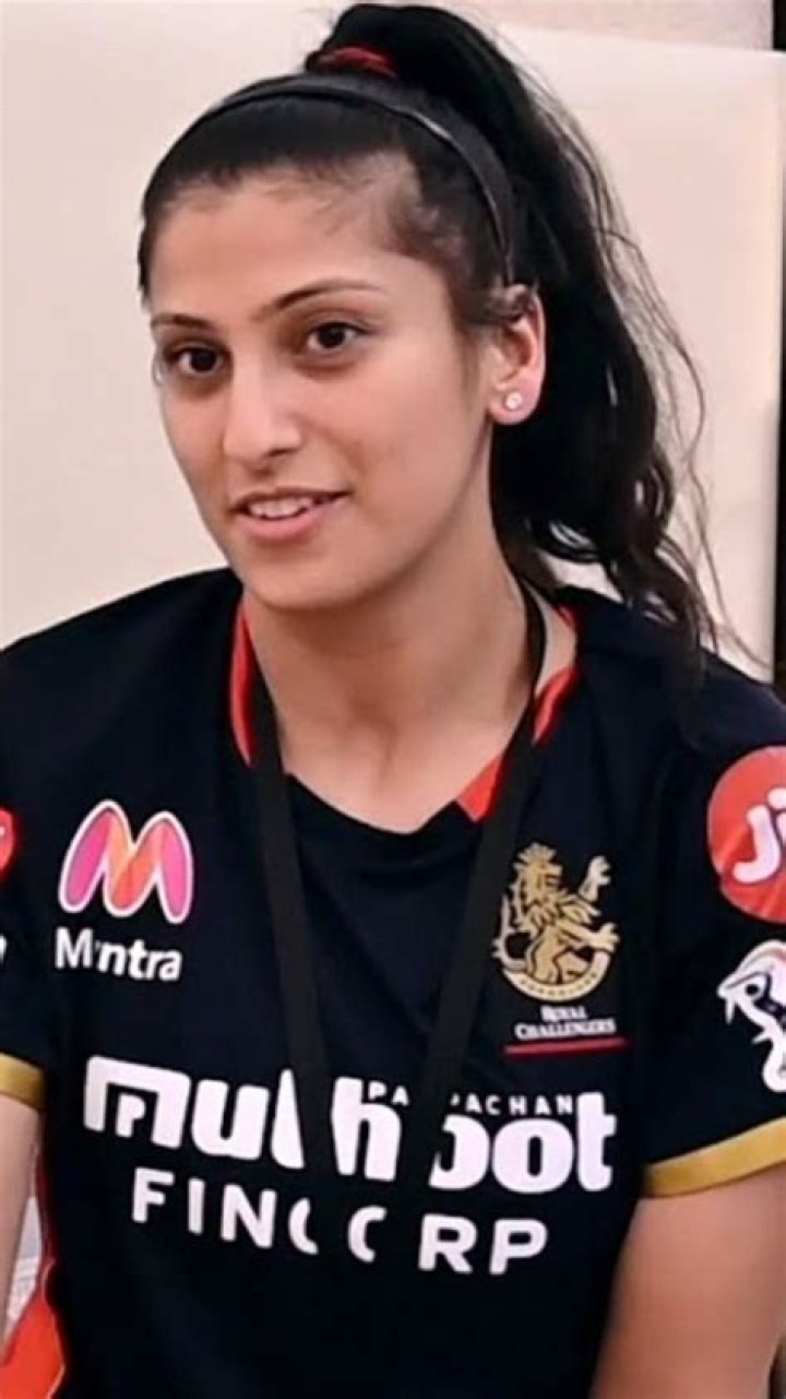 Who is Navnita Gautam? Biography, Wiki, Age, Height, RCB Salary, Boyfriend, Family, Career & More