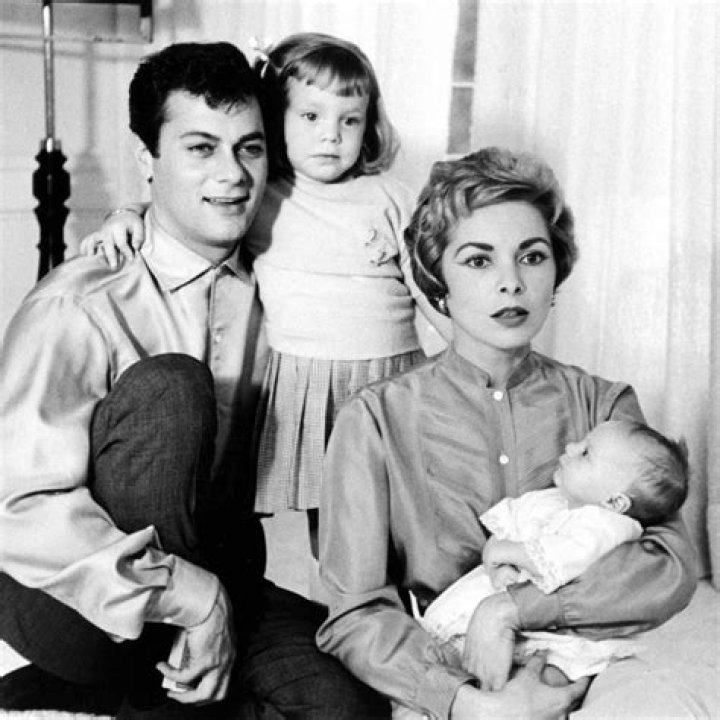 Whos jamie lee curtis parents?