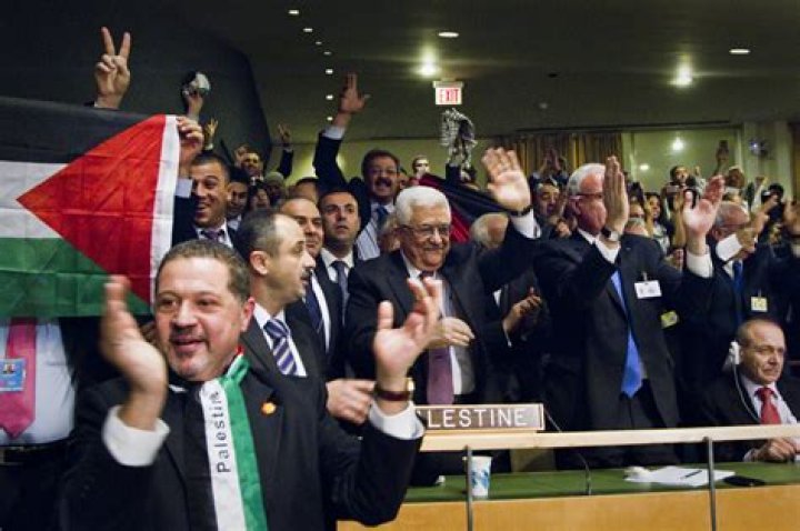 Why palestine is not a member of un?