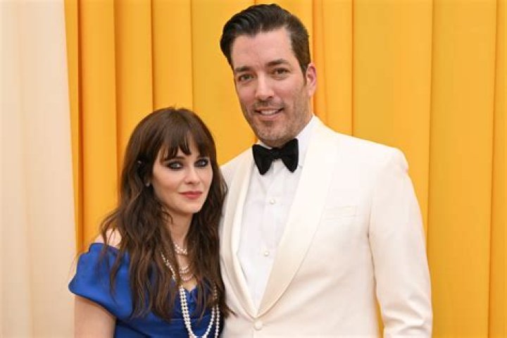 Zooey Deschanel and ‘Property Brothers’ Star Jonathan Scott Take Their Romance Public on ‘DWTS’